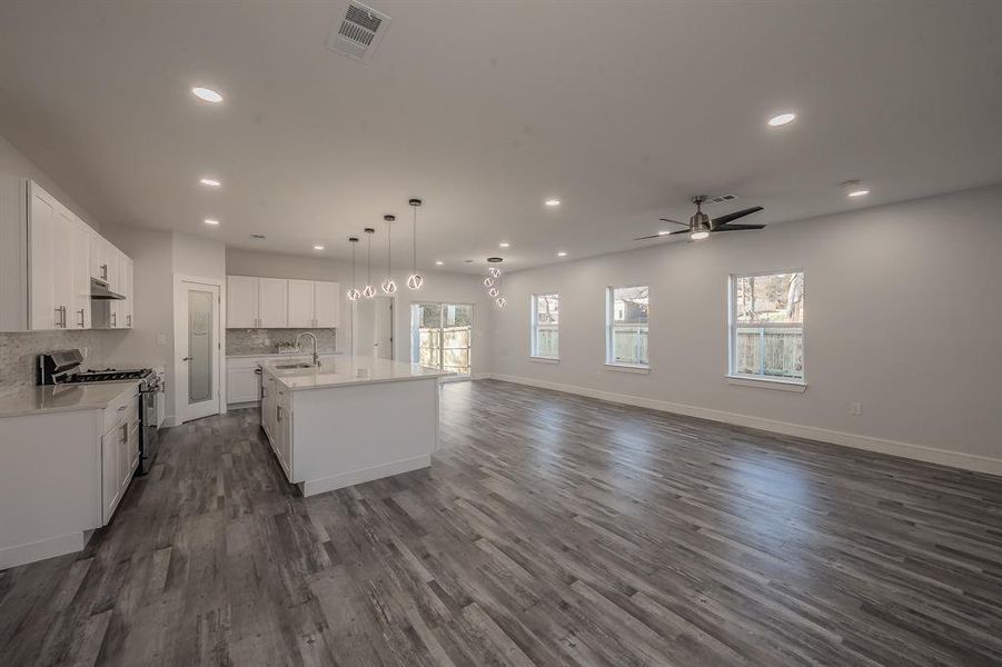 Spacious, unfurnished interior of a new home in , Dallas (Image 35). Spacious, unfurnished interior of a new home in , Dallas (Image 35).