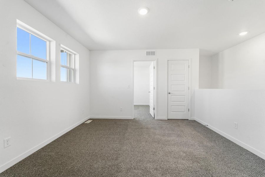 Spacious, unfurnished interior of a new home in Granary, Johnstown (Image 26).