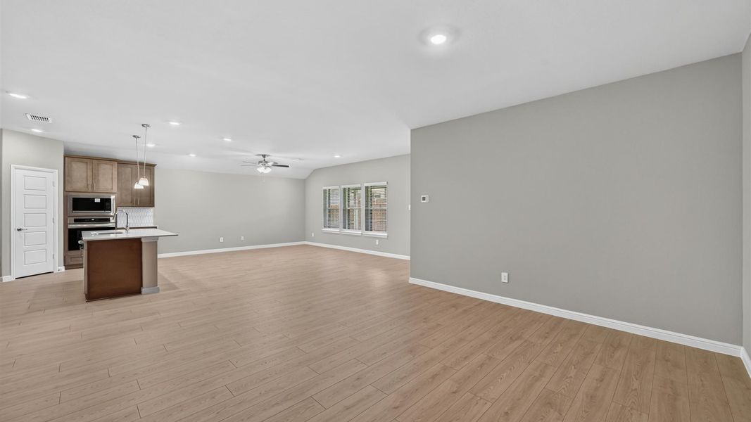 Representative unfurnished interior of a home built from the Emory by D.R. Horton in Lakeview Pointe, Midlothian (Image 16).