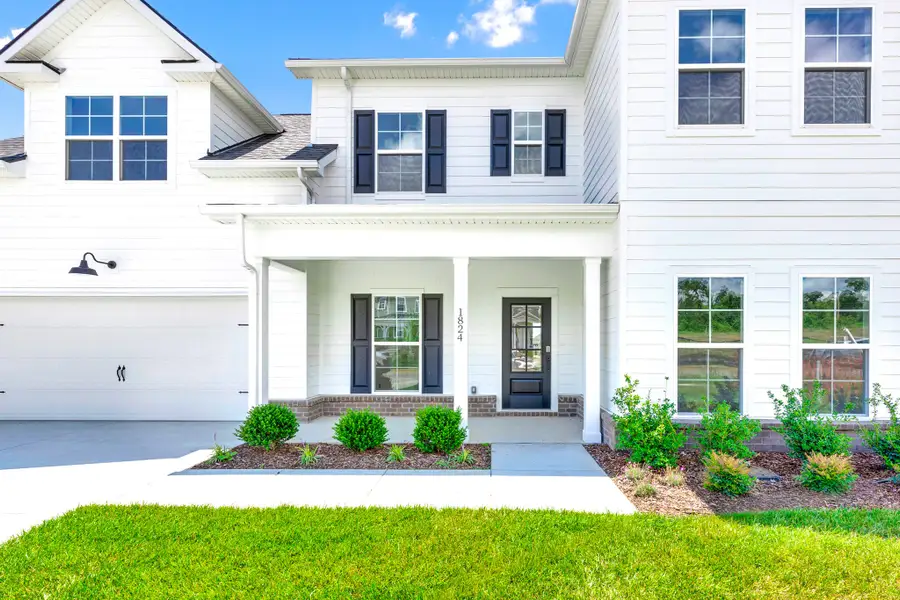 1824 Flatwaters St., LOT 31 • Ashville Front Porch 1824 Flatwaters St., LOT 31 • Ashville Front Porch