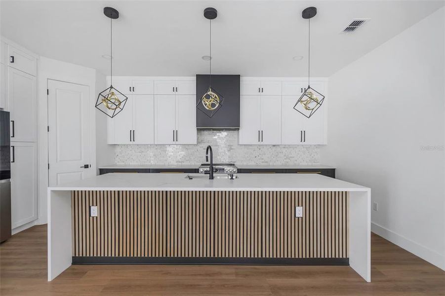 Spacious, unfurnished interior of a new home in , Tampa (Image 35).