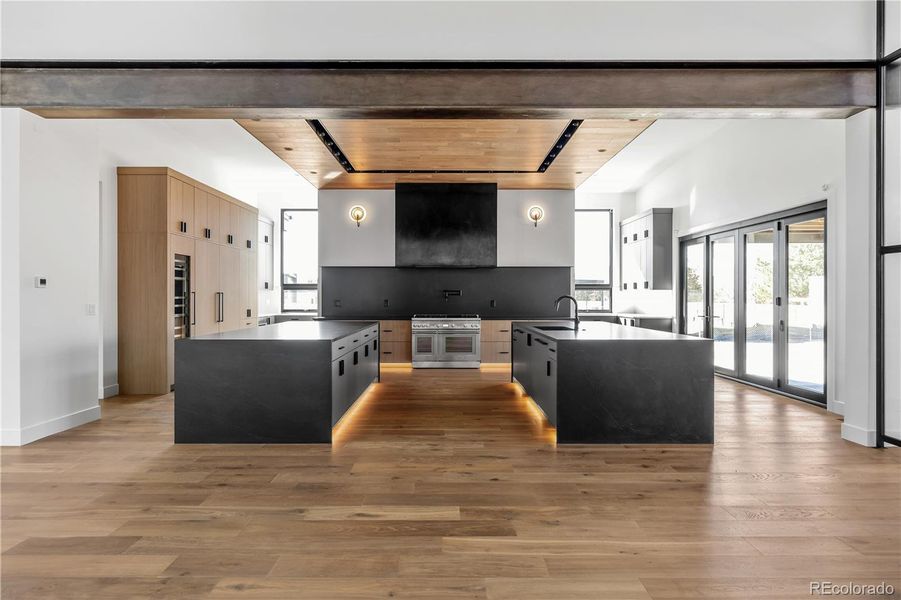 Community amenities in , Golden (Image 41).