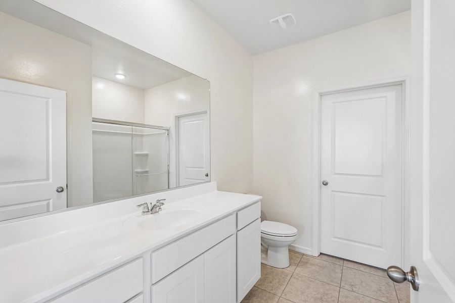 Representative furnished interior of a home built from the Prism by Starlight Homes in Stonebridge Manor, Waddell (Image 6).