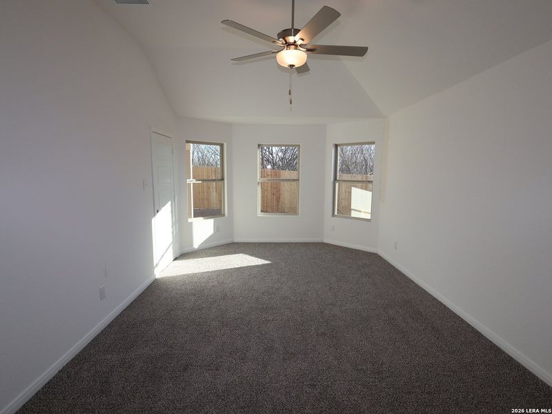 Spacious, unfurnished interior of a new home in Greenspoint Heights, Seguin (Image 18).