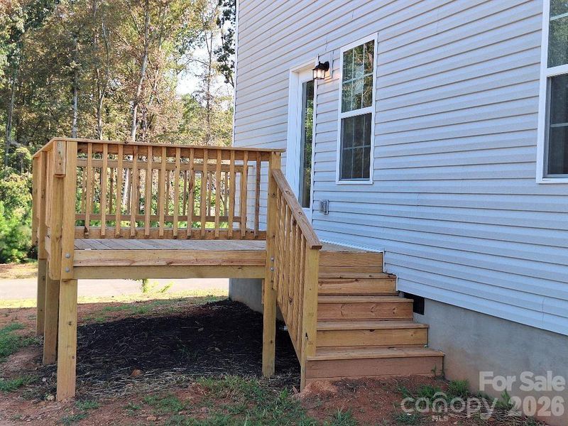 Exterior details and patio area of a home in Cardiff Glyn, Catawba (Image 17).