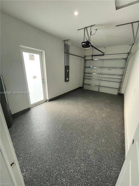 Spacious, unfurnished interior of a new home in , Lehigh Acres (Image 14).