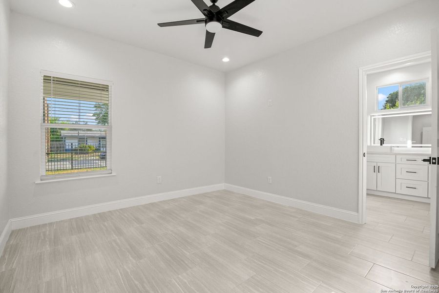 Spacious, unfurnished interior of a new home in , San Antonio (Image 22).