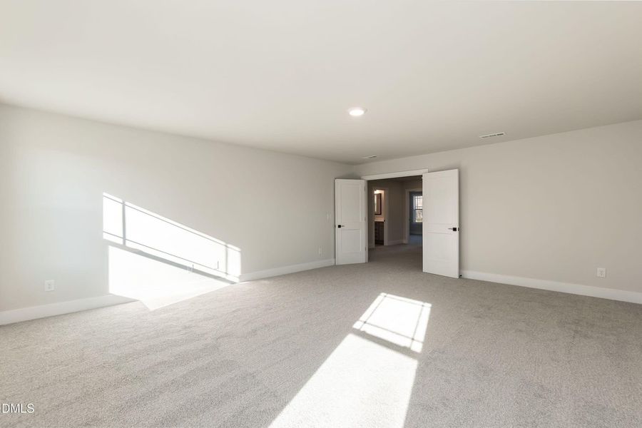 Spacious, unfurnished interior of a new home in Charlotte's Ridge, Middlesex (Image 34).