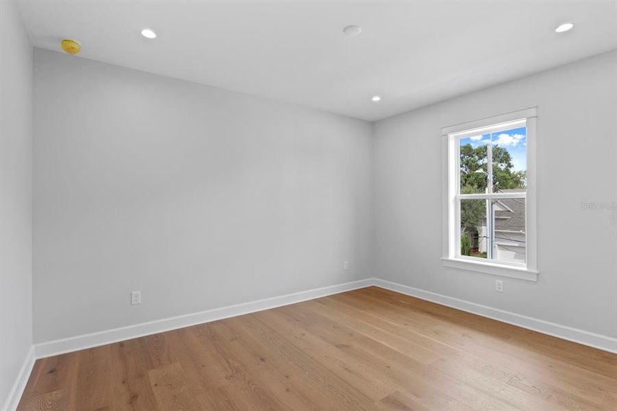 Spacious, unfurnished interior of a new home in , Tampa (Image 52).