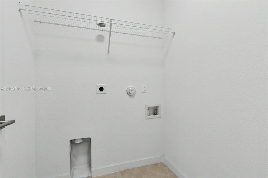Spacious, unfurnished interior of a new home in , Oakland Park (Image 43). Spacious, unfurnished interior of a new home in , Oakland Park (Image 43).