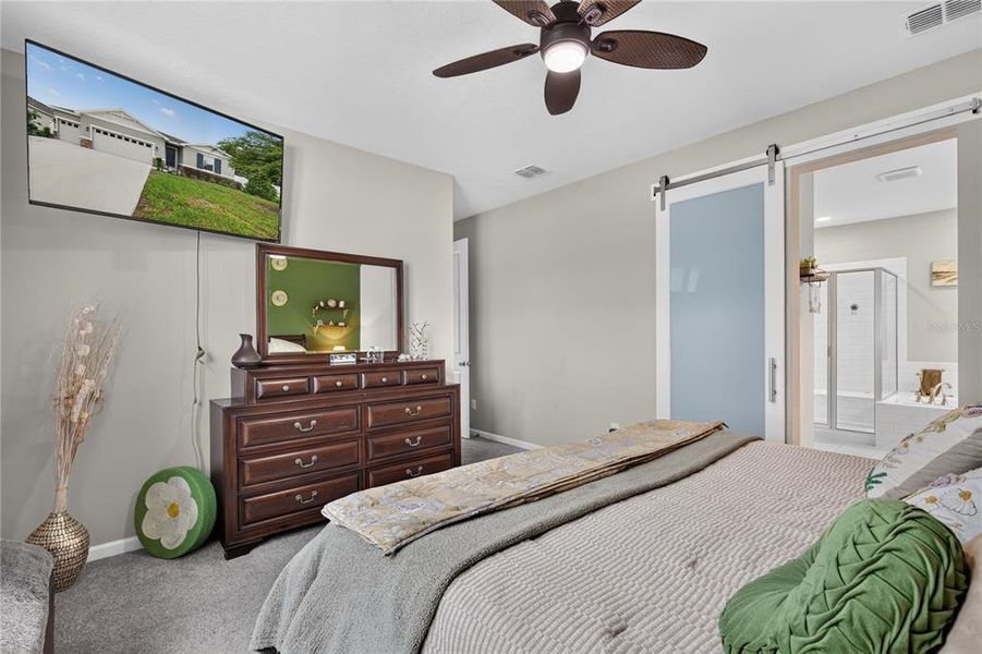 Furnished interior view inside a new home in , Tavares (Image 16).