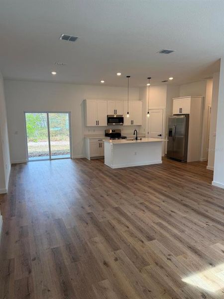 Spacious, unfurnished interior of a new home in , Ocala (Image 12).