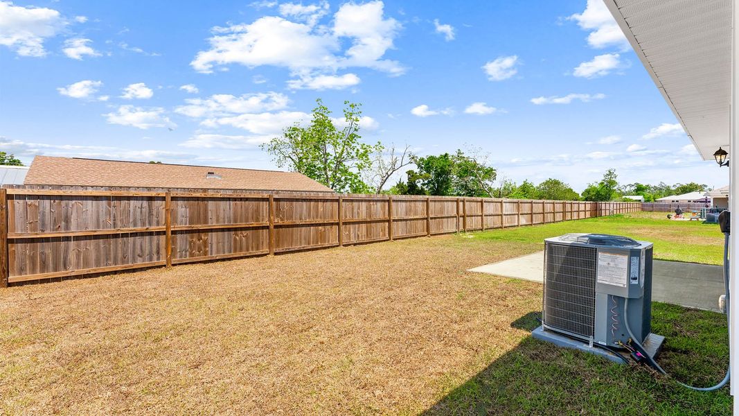 Exterior details and patio area of a home in Park Place, Panama City (Image 19).