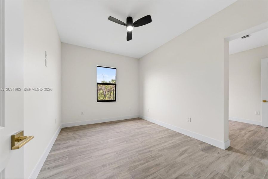 Spacious, unfurnished interior of a new home in , Naples (Image 34).