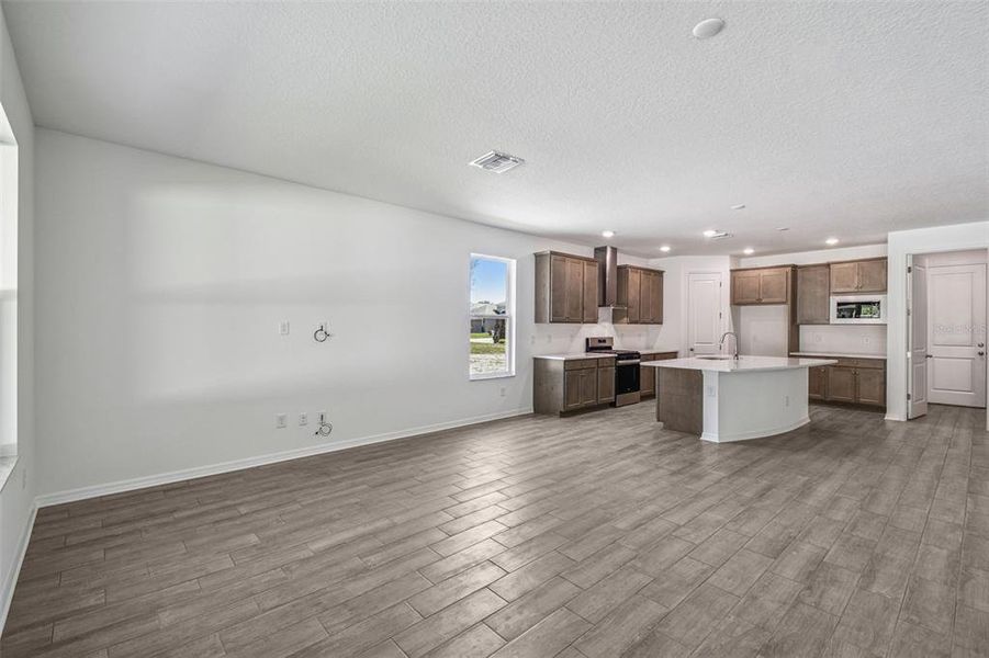 Spacious, unfurnished interior of a new home in Cascades at Southern Hills, Brooksville (Image 47). Spacious, unfurnished interior of a new home in Cascades at Southern Hills, Brooksville (Image 47).