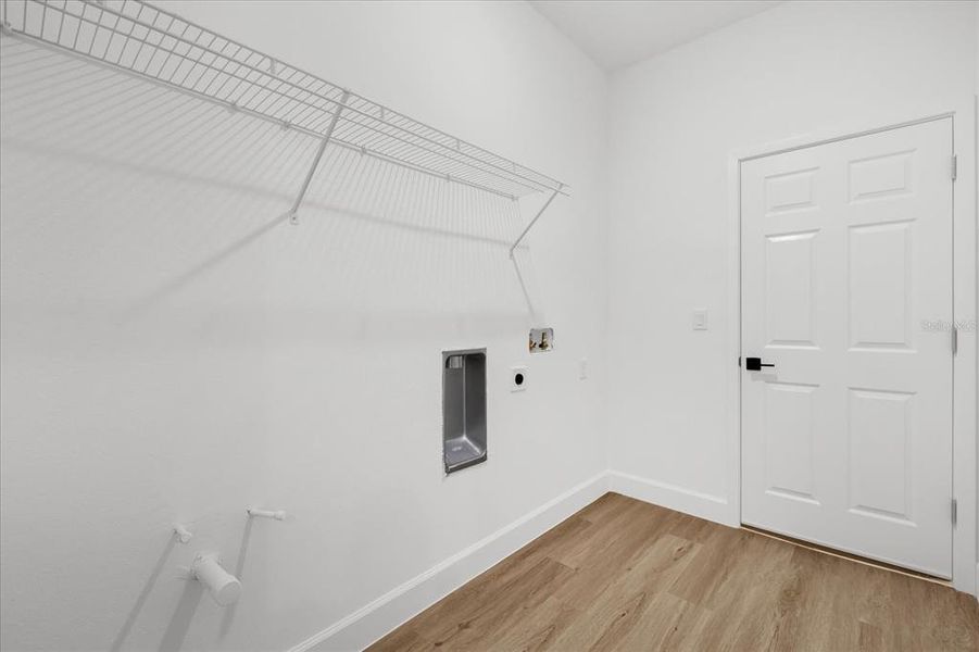 Spacious, unfurnished interior of a new home in , Ocala (Image 14).