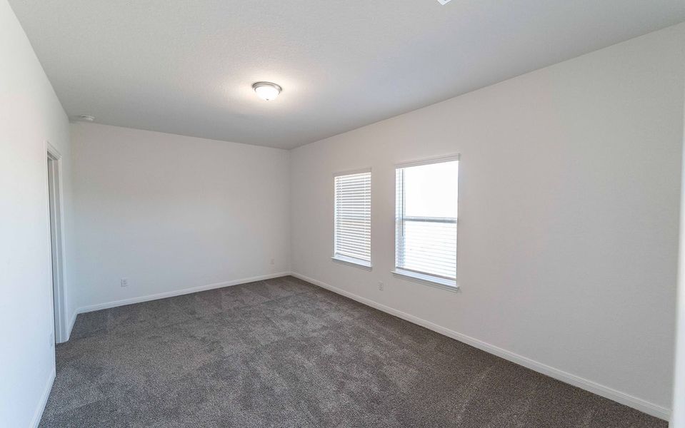 Spacious, unfurnished interior of a new home in Mesa Vista, Von Ormy (Image 9).