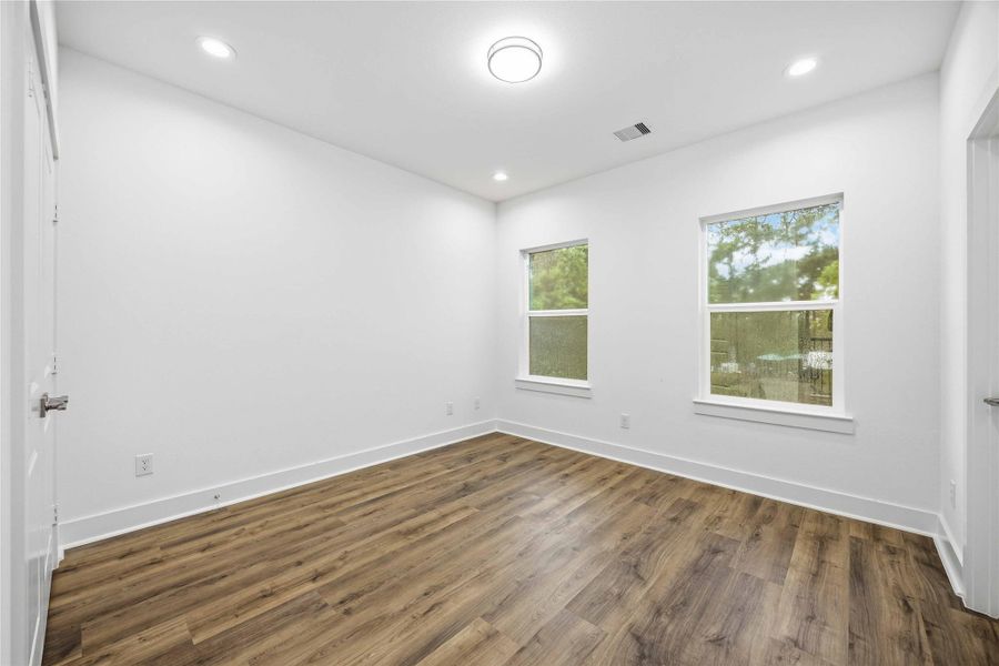 Spacious, unfurnished interior of a new home in , Houston (Image 18).