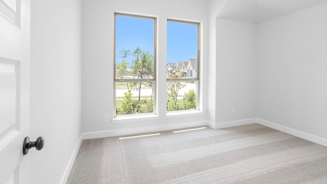 Spacious, unfurnished interior of a new home in Evergreen, Conroe (Image 16).