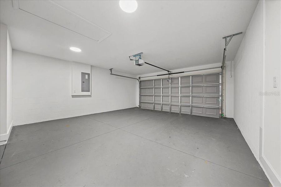 Spacious, unfurnished interior of a new home in , Ocala (Image 41).