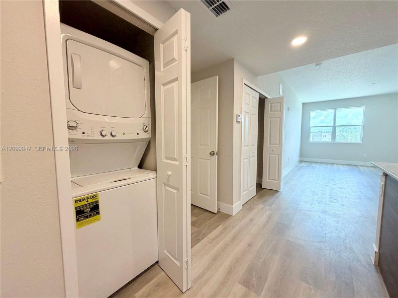 Furnished interior view inside a new home in , Orlando (Image 3).