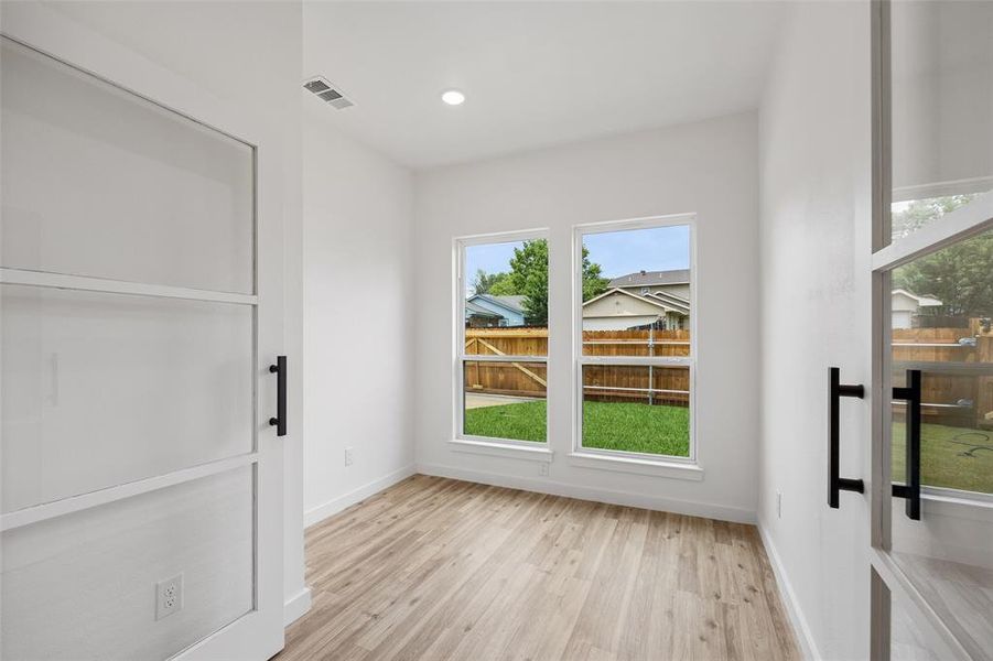 Spacious, unfurnished interior of a new home in , Mesquite (Image 31).