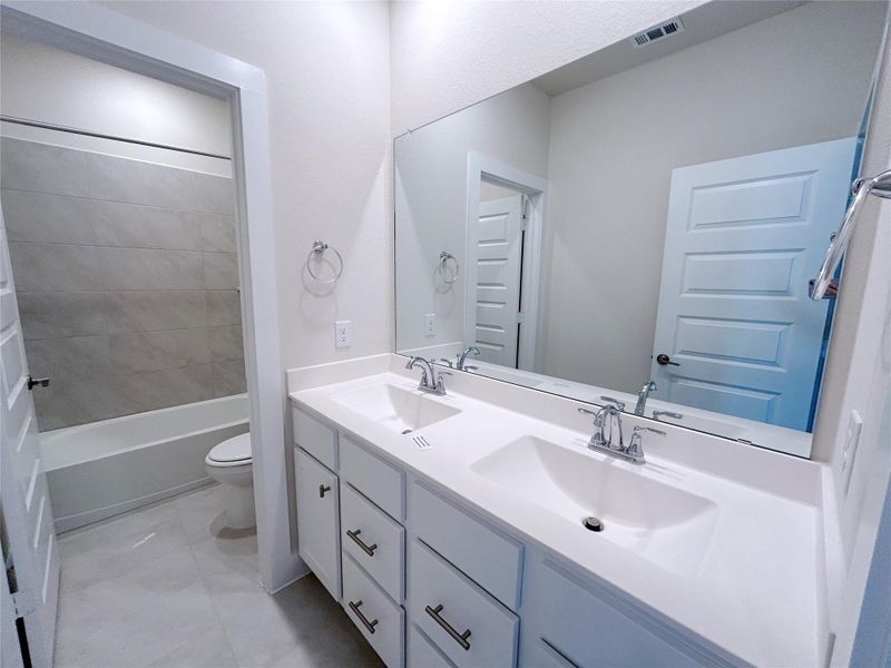 Furnished interior view inside a new home in Cross Creek Ranch 45′, Fulshear (Image 29).