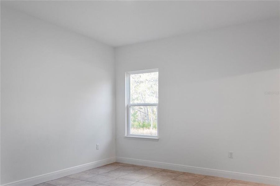 Spacious, unfurnished interior of a new home in , Citrus Springs (Image 12).