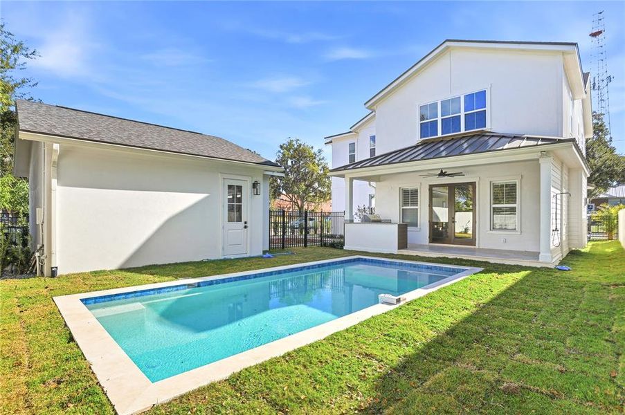 Exterior details and patio area of a home in , Winter Garden (Image 31).