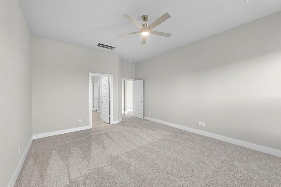 Spacious, unfurnished interior of a new home in Morton Creek Ranch, Katy (Image 20).