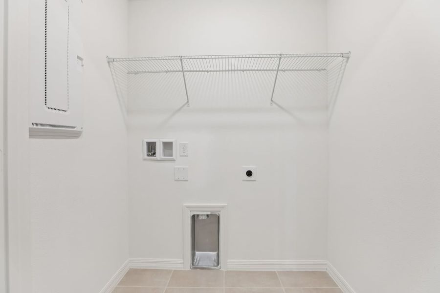 Spacious, unfurnished interior of a new home in Robins Run, Lake Wales (Image 24).