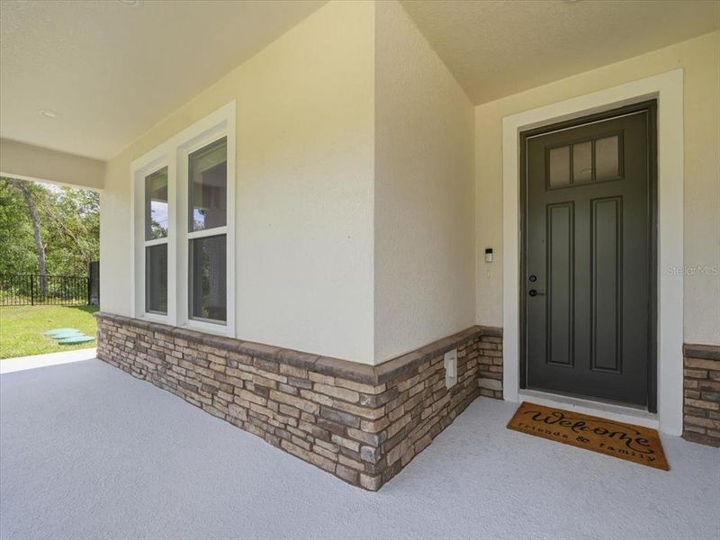 Exterior details and patio area of a home in , Spring Hill (Image 27).