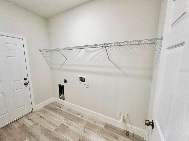 Spacious, unfurnished interior of a new home in , Citrus Springs (Image 14).