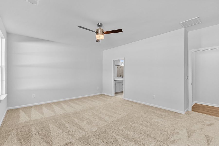 Spacious, unfurnished interior of a new home in Hanes Lake, Winston-Salem (Image 26).