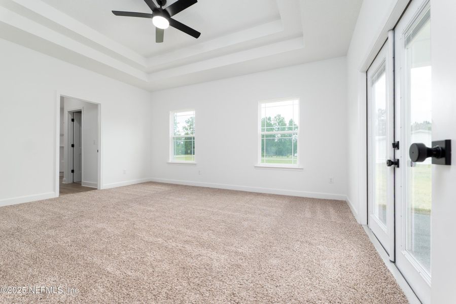 Spacious, unfurnished interior of a new home in , Middleburg (Image 22).