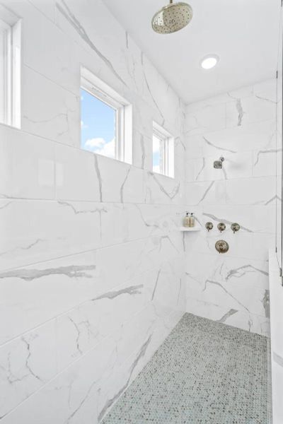 The Arydale Primary Bath