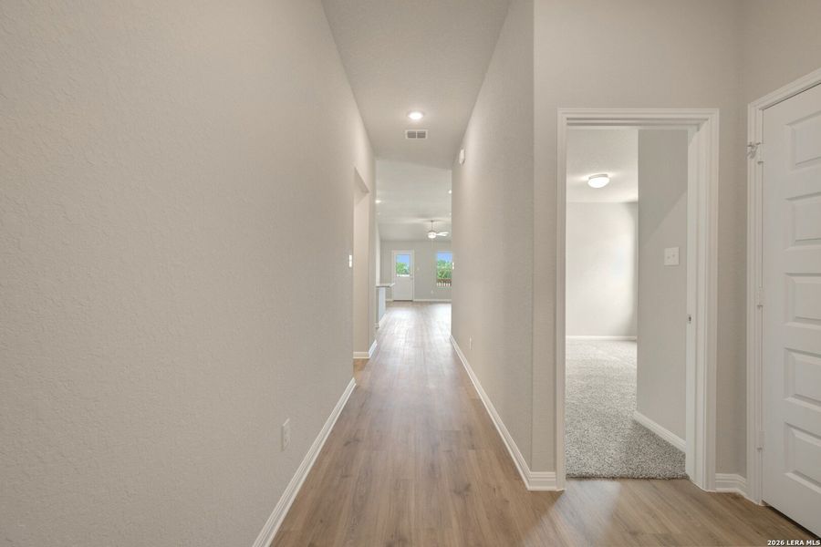 Spacious, unfurnished interior of a new home in Mesquite Ridge, San Antonio (Image 24).