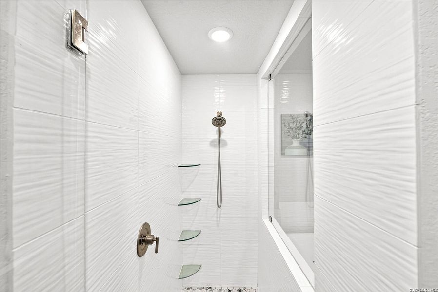 Close-up of interior finishes inside a home in Ventana, Bulverde (Image 20).
