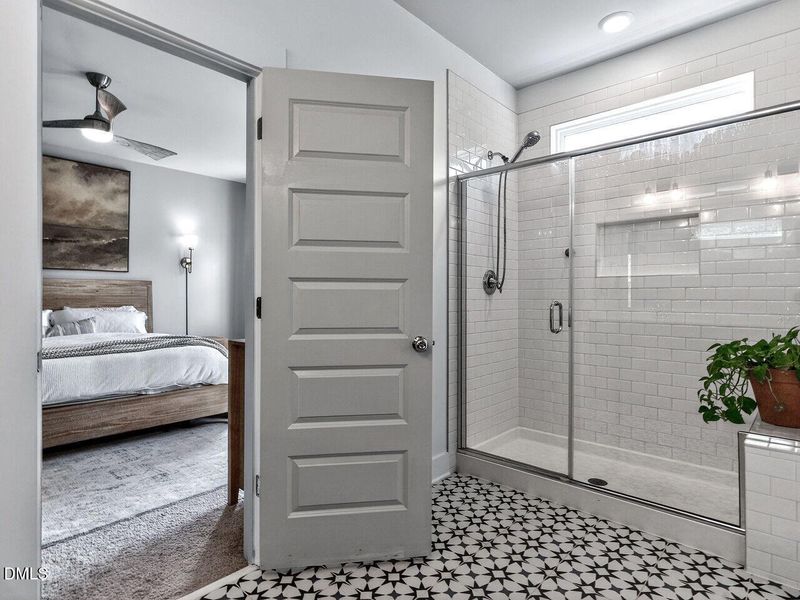 024-1280x960-primary-bath