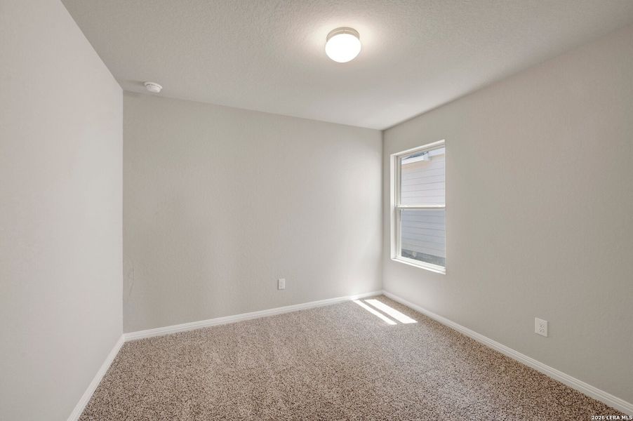 Spacious, unfurnished interior of a new home in Mesquite Ridge, San Antonio (Image 14).
