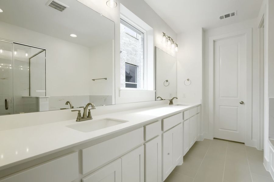 833 Stone Grove - Primary Bathroom 833 Stone Grove - Primary Bathroom