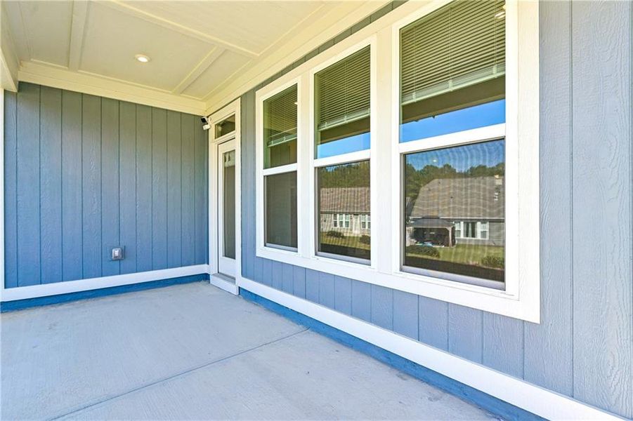 Exterior details and patio area of a home in Poplar Place, Dallas (Image 24).