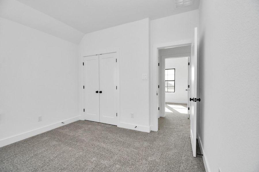 Spacious, unfurnished interior of a new home in Arabella on the Prairie: Premier Collection, Richmond (Image 17).