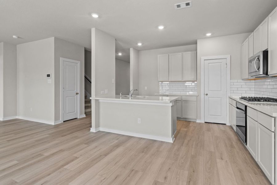 Furnished interior view inside a new home in River Ranch Trails, Dayton (Image 6).