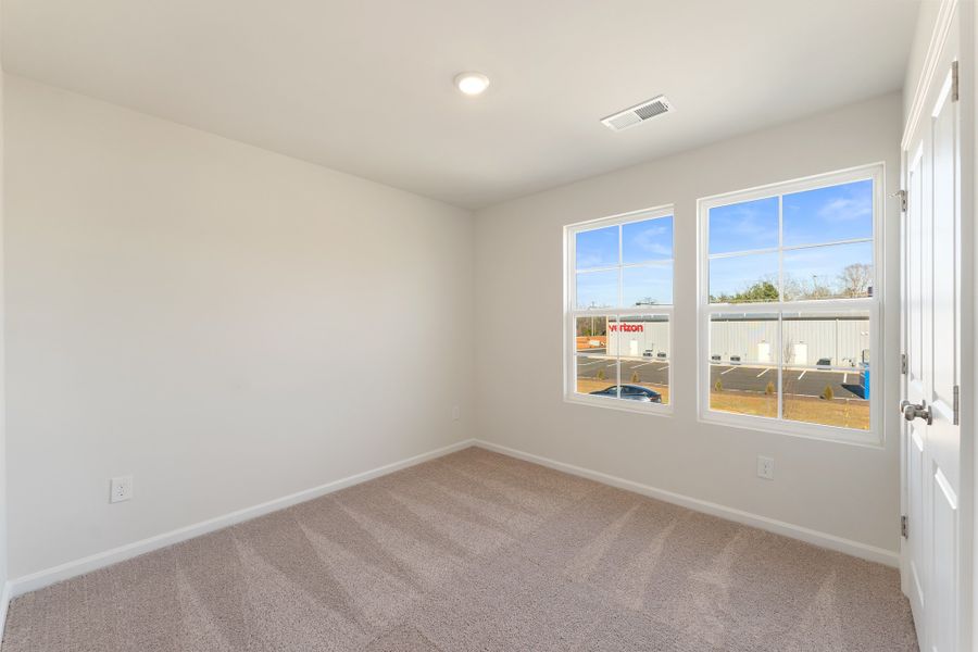 Spacious, unfurnished interior of a new home in Tucker Ridge, Pendleton (Image 24).