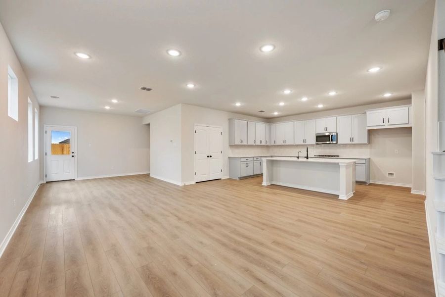 Spacious, unfurnished interior of a new home in Lariat, Liberty Hill (Image 20).