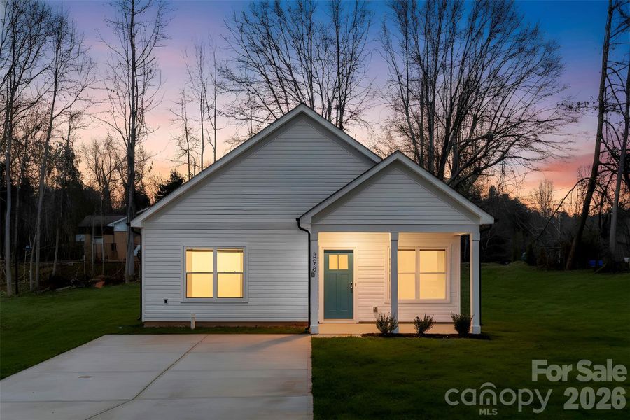 Front exterior of a new home in , Kings Mountain, NC, highlighting curb appeal (Image 19).