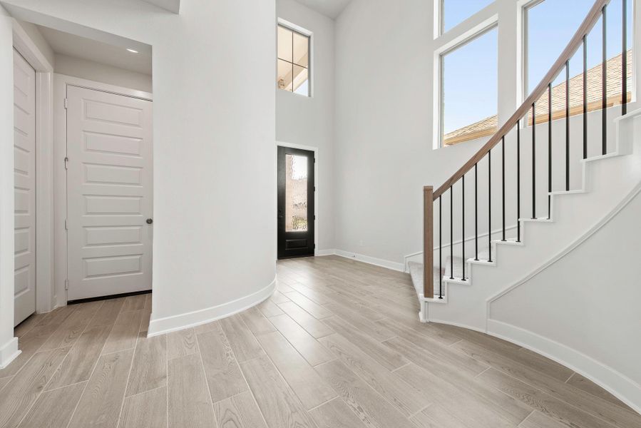 Representative image. Features, selections and colors may vary.