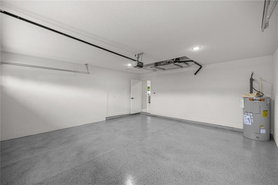 Spacious, unfurnished interior of a new home in , Ocala (Image 20).