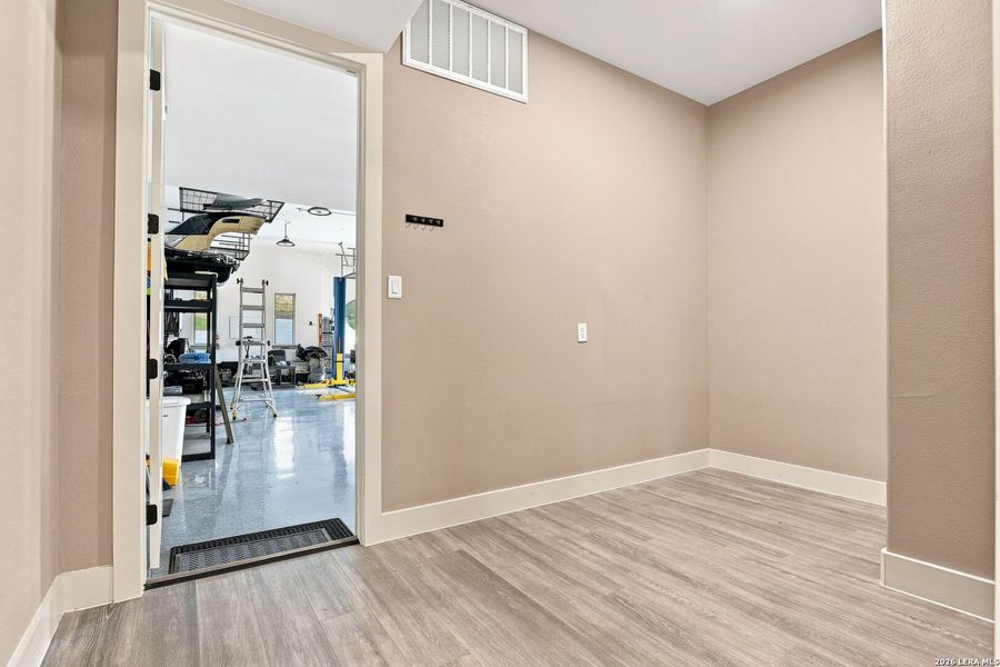 Spacious, unfurnished interior of a new home in , San Antonio (Image 26).